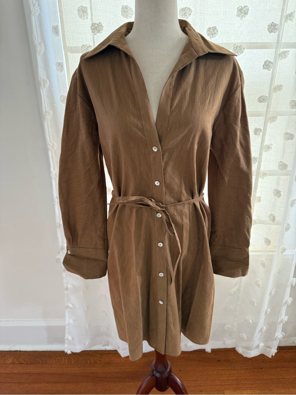 Vince Tie-Back Linen-Blend Shirtdress - Picture 2 of 9